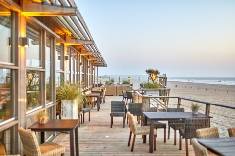 outdoor dining cleaning